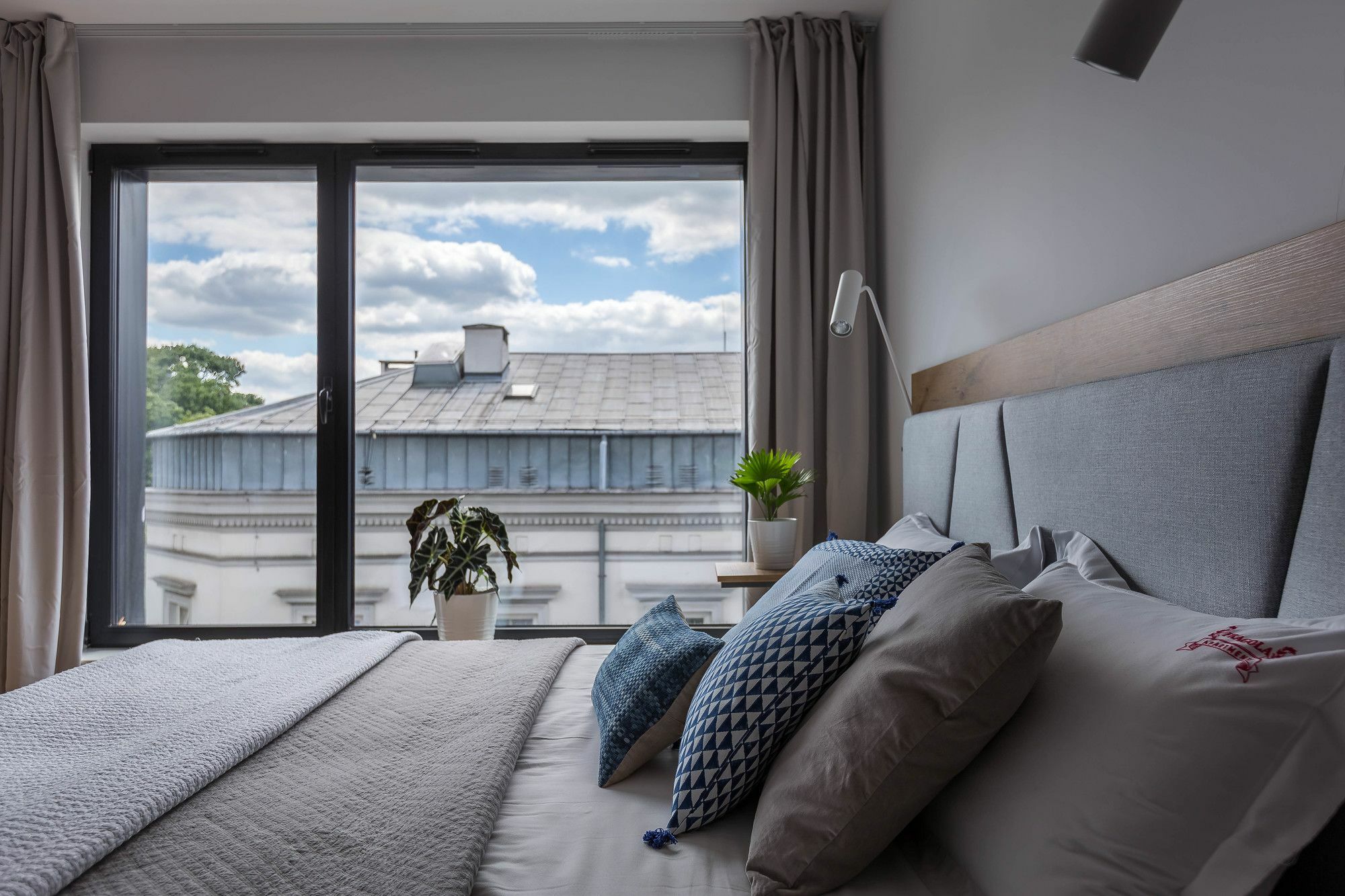 Modern View Of Planty Park Apartment Красков Екстериор снимка